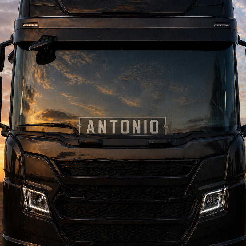 Carica immagine in Galleria Viewer, Targa camion personalizzata pressata nera con caratteri bianchi e ventose