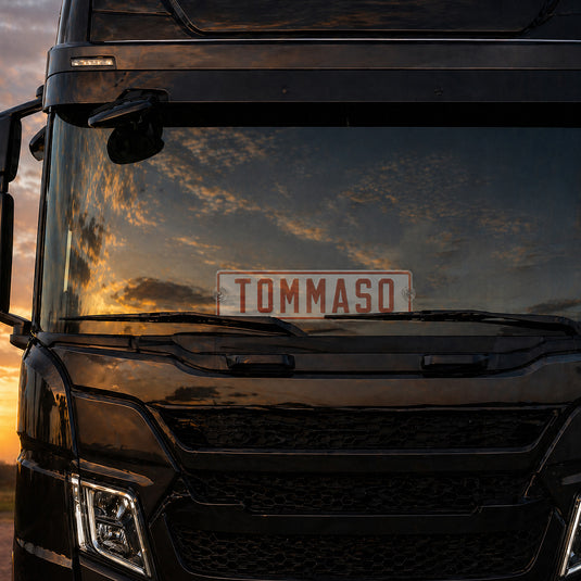 Targa camion personalizzata pressata bianca con caratteri rossi e ventose