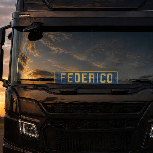 Targa camion personalizzata pressata blu con caratteri gialli e ventose
