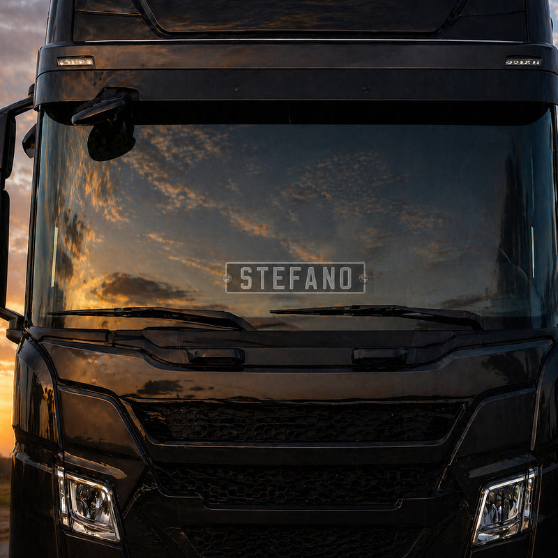 Carica immagine in Galleria Viewer, Targa camion personalizzata pressata nera con caratteri argento e ventose
