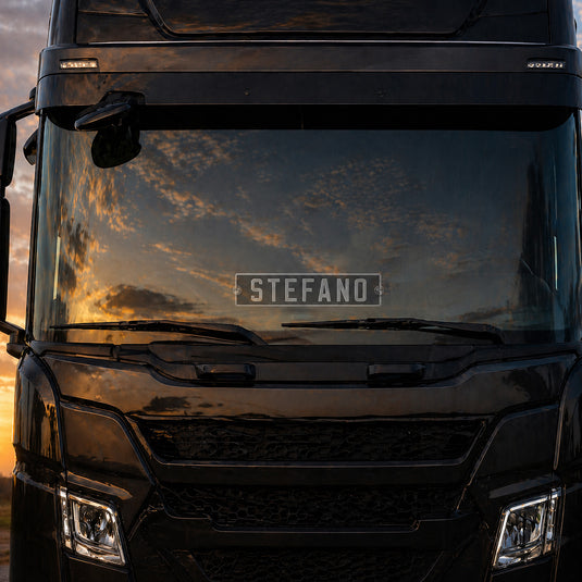 Targa camion personalizzata pressata nera con caratteri argento e ventose